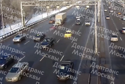    ДТП на внутренней стороне 9-го км МКАД ©Скриншот