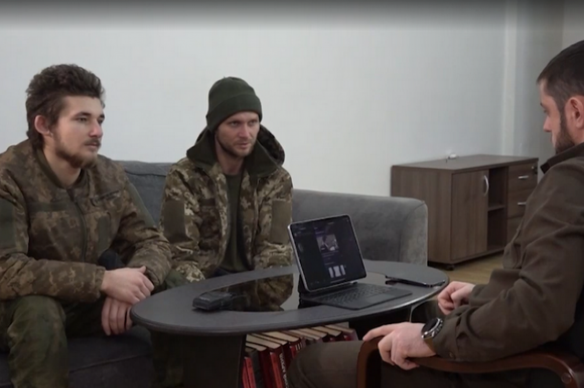    Чеченский министр Ахмед Дудаев показал видео беседы с украинскими пленными