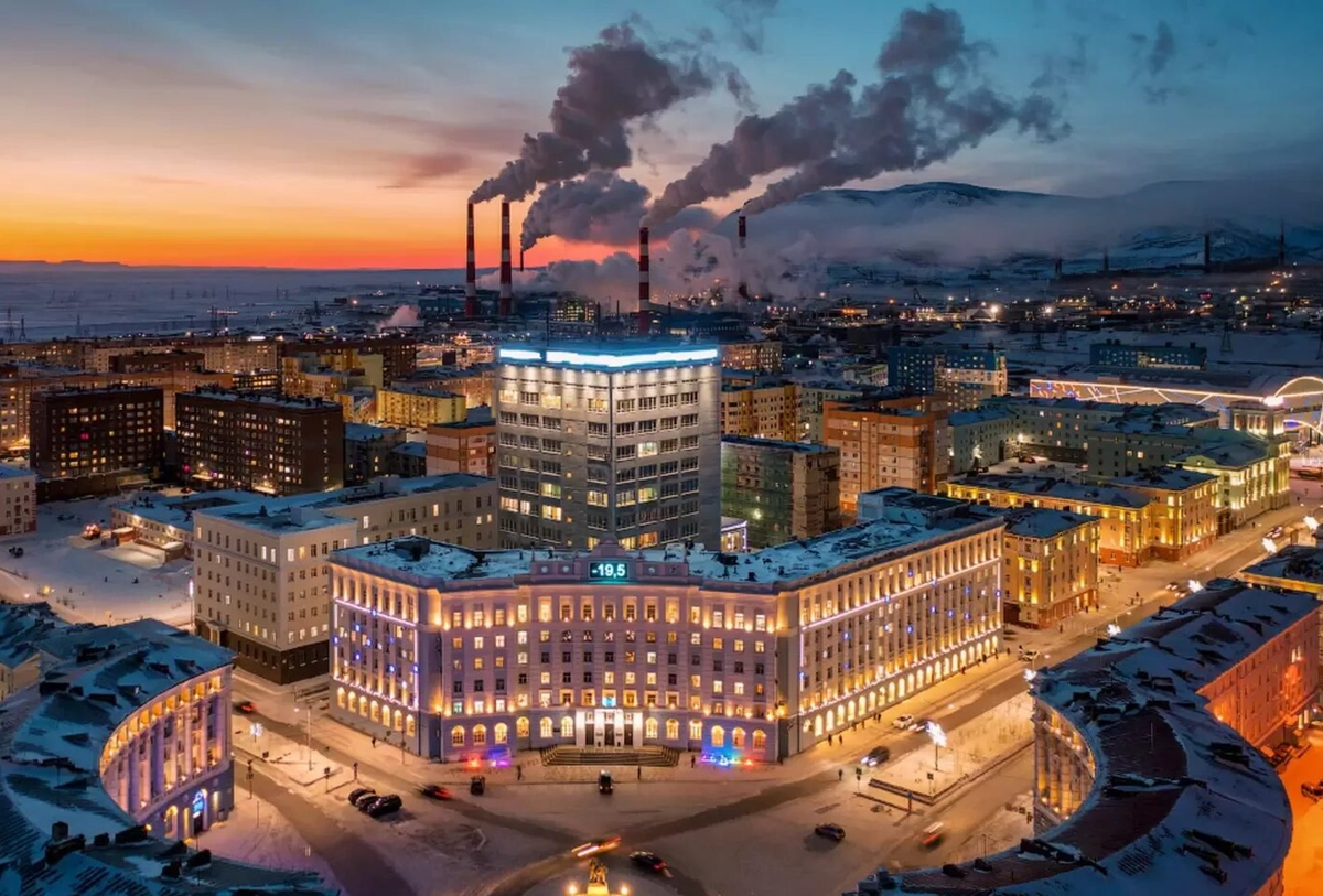 Город Норильск Красноярского края. Центр Норильска. Норильск Центральная площадь.