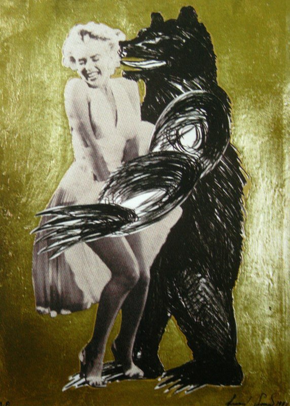 А вот эта мне понравилась, я даже открытку с этим рисунком купила.

