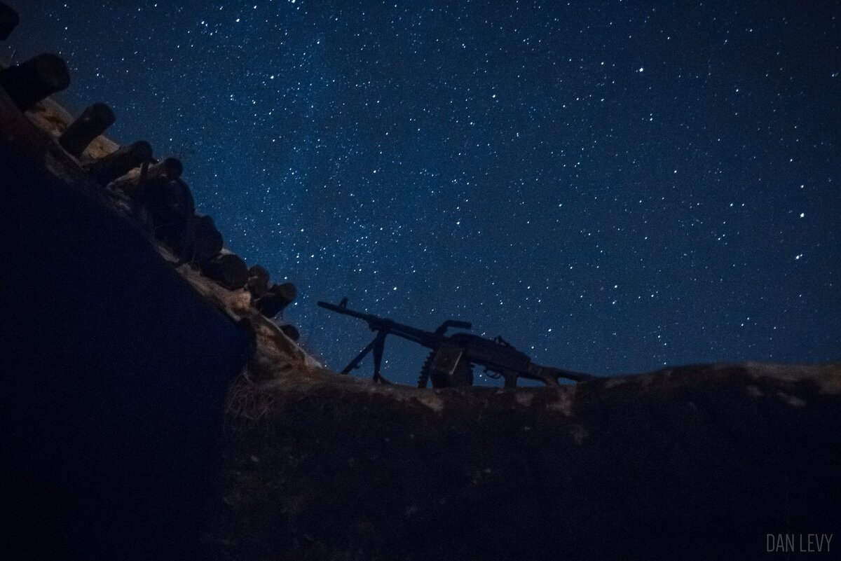 Фоточка сделана под звуки свиста пуль, на последних издыханиях аккумулятора