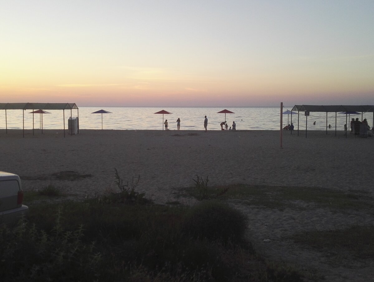 пляж Черноморского на закате (июль) ул.Агафонова/Сигнальная