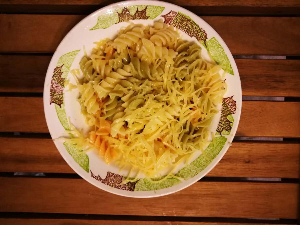 В выходные могу побаловать себя. На фото макароны с сыром - вкуснятина!