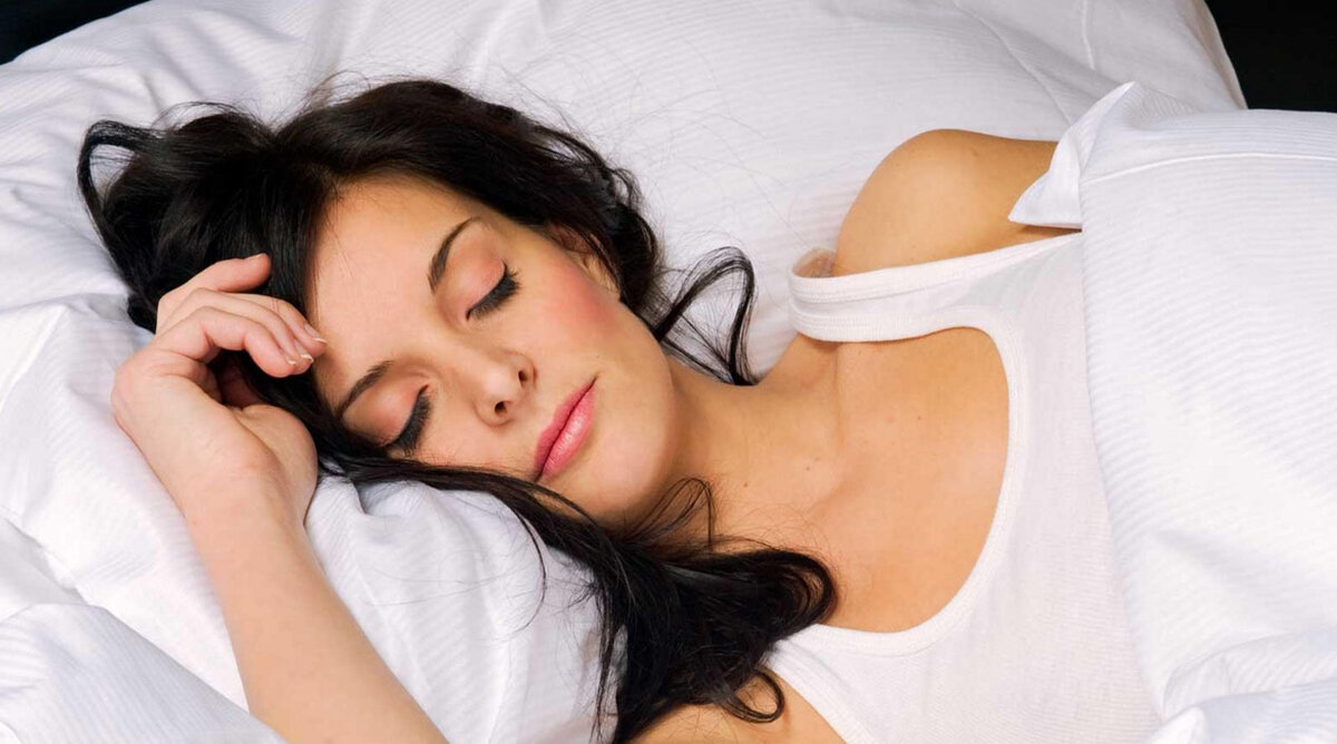  Сон – один из самых загадочных процессов, которые происходят с организмом. Казалось бы, спит человек, отдыхает, а мозг его в это время непрерывно работает.