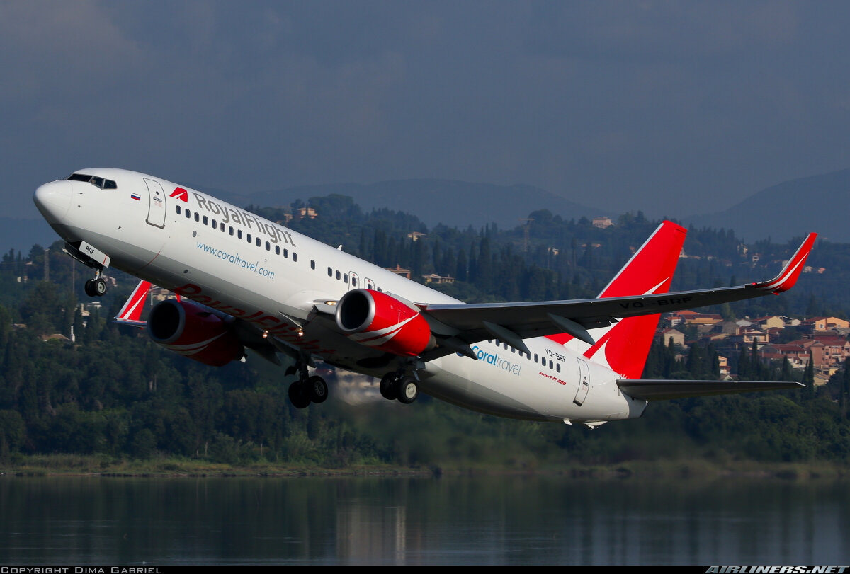 Авиалинии полет. Авиакомпания Роял Flight. Boeing 737 Royal Flight. Роял Флайт 737. Авиакомпания Royal Flight Боинг 737