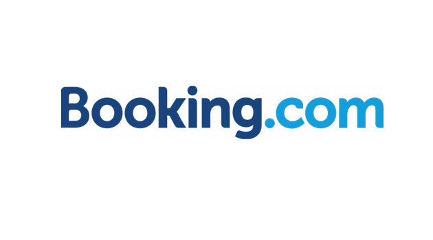 Очень популярный ресурс Booking, этот сервис помогает с лёгкостью найти себе отель или хостел во время путешествия, Booking сравнивает цены всех отелей и хостелов, которые Вас интересуют в данном городе и очень часто можно найти подходящий отель по оптимальной цене, также очень часто можно арендовать номер в отеле по хорошим скидкам. В некоторых отелях за достаточно низкую цену можно взять себе номер вместе с завтраками, поэтому рекомендую всем без исключения путешественникам использовать Booking очень надёжный и выгодный ресурс.