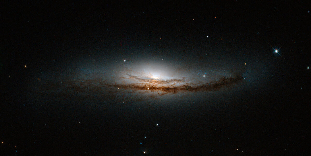 "Hubble Peers at the Heart of a Spiral Galaxy" by NASA Goddard Space Flight Center is licensed under CC BY 2.0