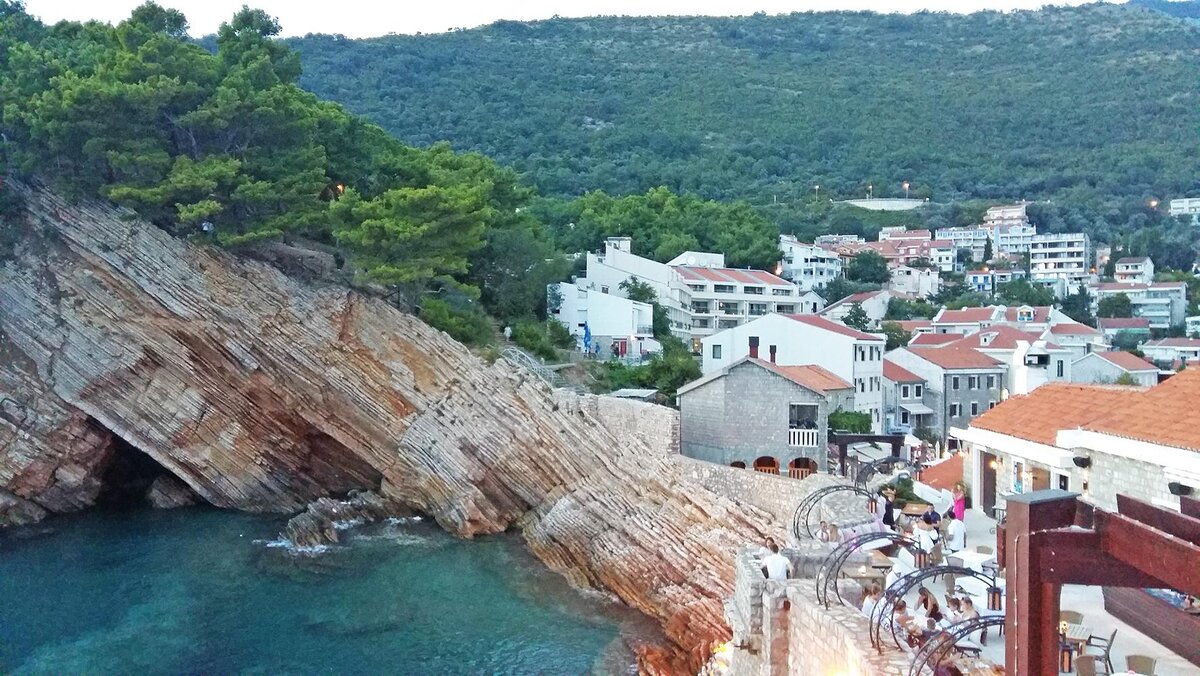 Панорама Будванской ривьеры (фото: Ирина Кудимова)
