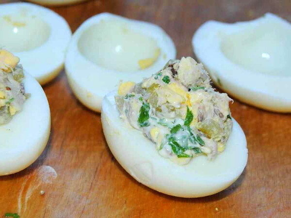 Рецепт яиц, фаршированных скумбрией