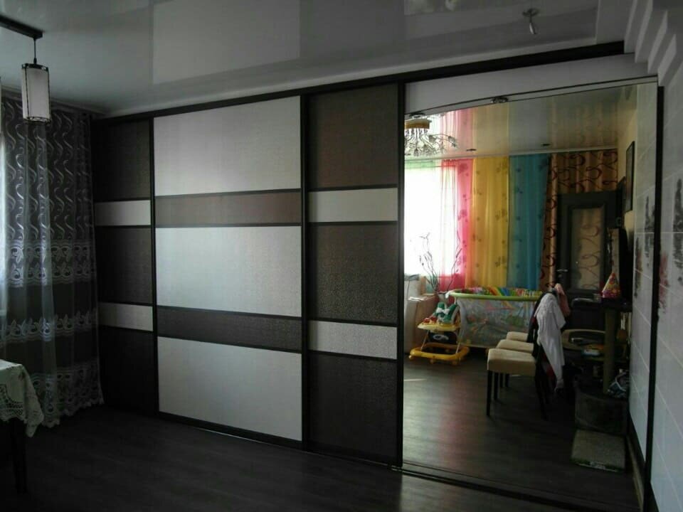 Межкомнатные двери-купе с декоративной экокожей Leathery 