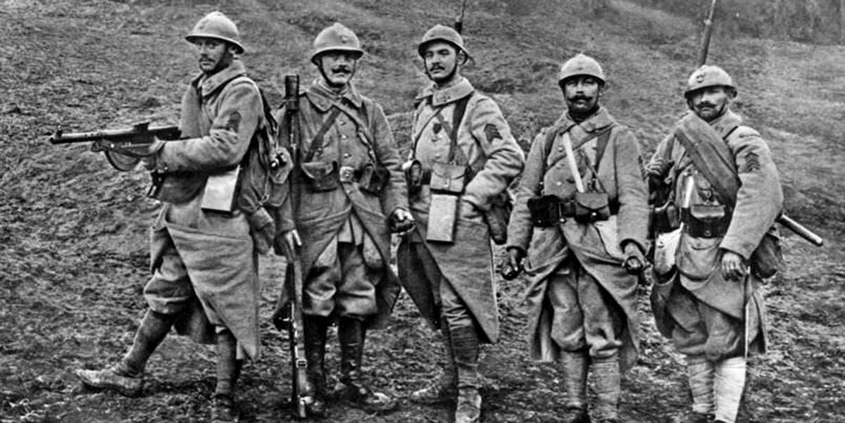 Французы с гранатомётами и пулемётами, 1918 год (источник фото)
