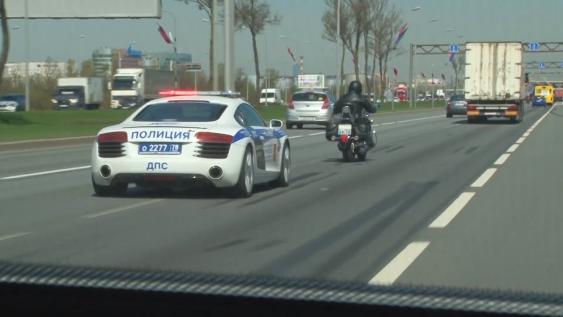 Правда ли то, что у ГИБДД-шников более мощные версии автомобилей? 