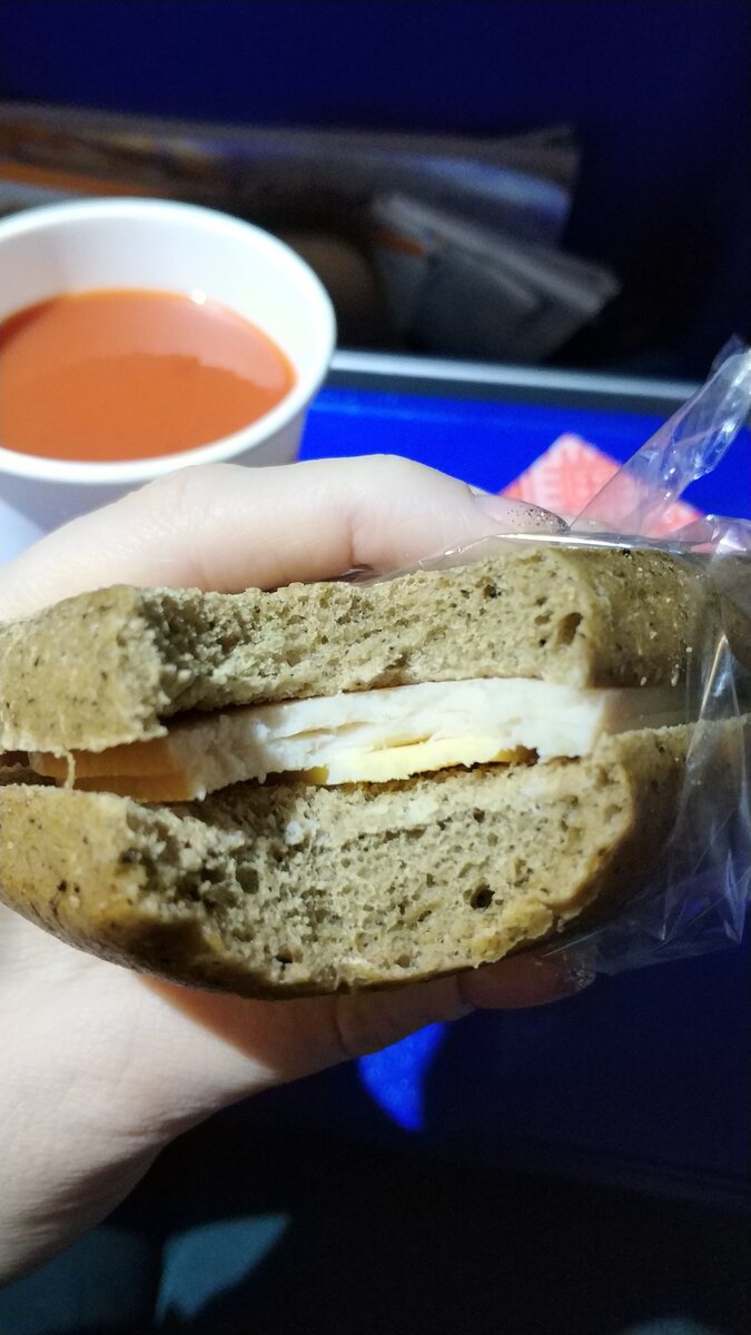 Перекус на борту "Аэрофлота" в эконом классе.