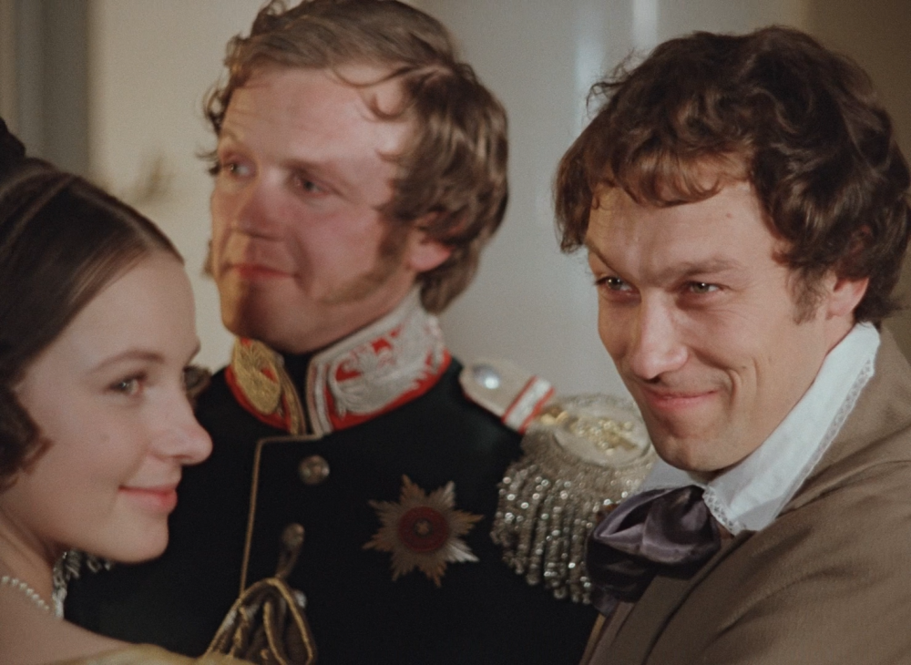 Кадр из фильма «Звезда пленительного счастья». Хотите смаковать барский быт, не осуждая? Пишите, снимайте о декабристах.