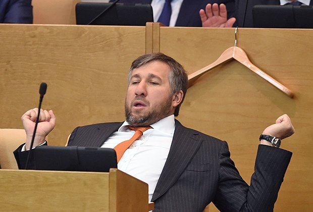 Депутат Госдумы Григорий Аникеев. Награждён почетными грамотами администрации Владимирской области, Совета народных депутатов города Владимира и др.