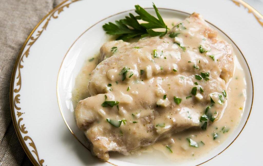 Курица в молочном соусе. Горбуша в сметане. Треска в духовке со сливками. Судак филе припущенный. Курица в молочном соусе с чесноком.