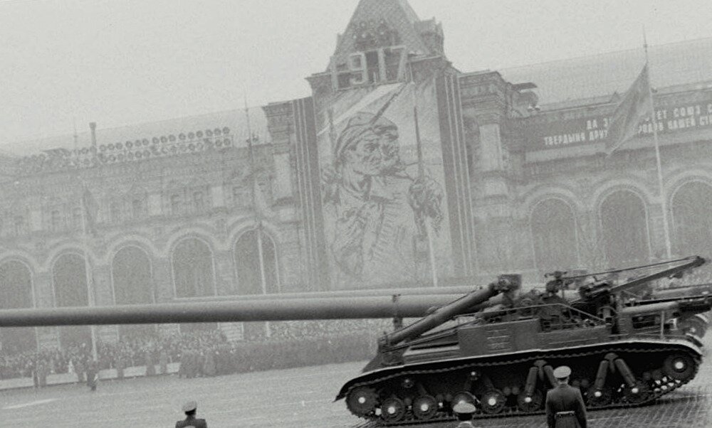 Ядерный гигант 2Б1 "Ока" на параде 1957 года 
