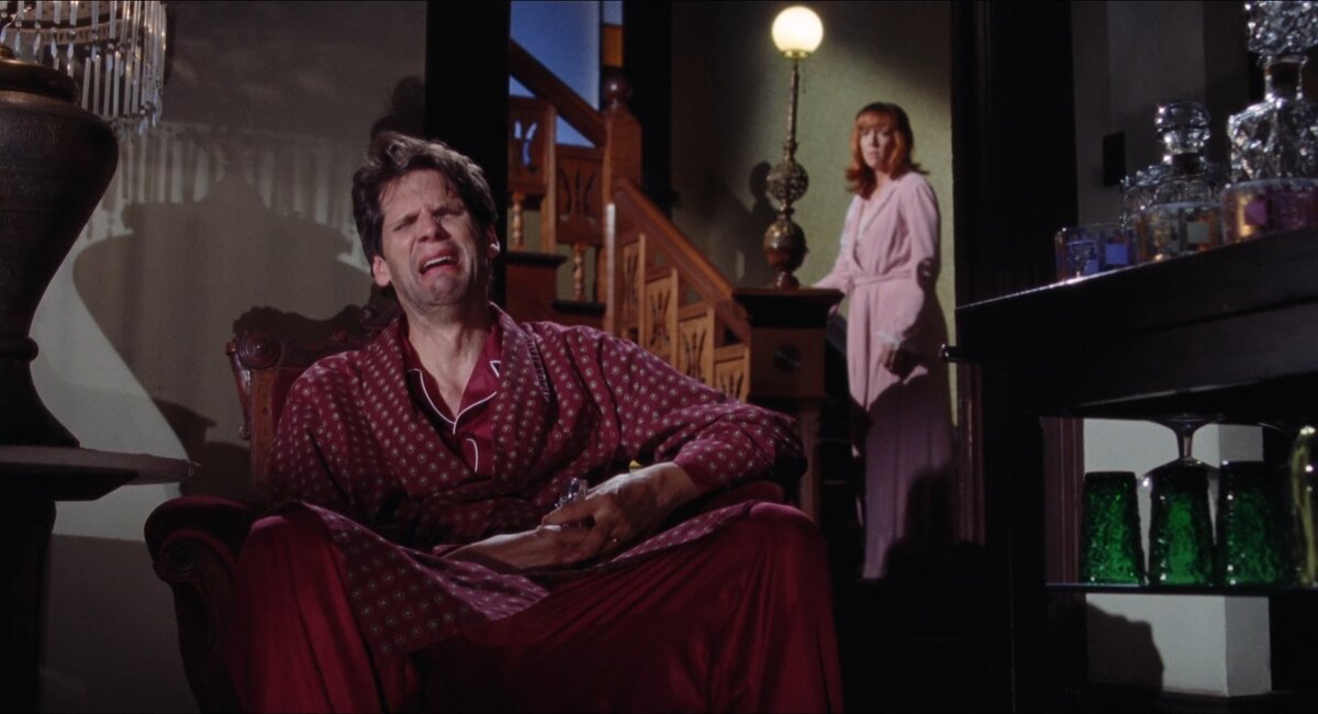 После погружения в трип с «идеальной женщиной» и приворотным зельем домашняя обстановка способна вогнать в депрессию.