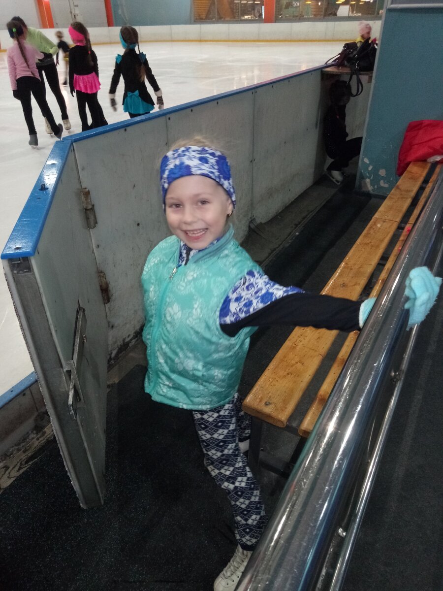 Майя перед выходом на лед