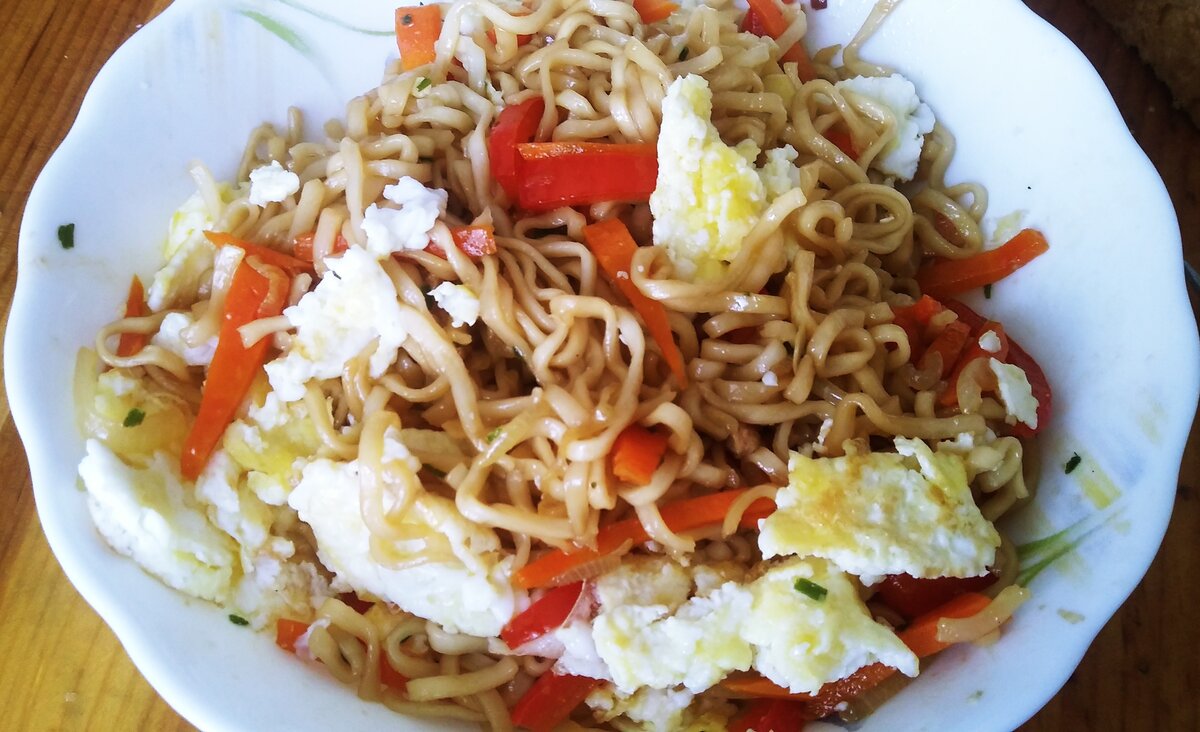 Роллтон с овощами и яйцом