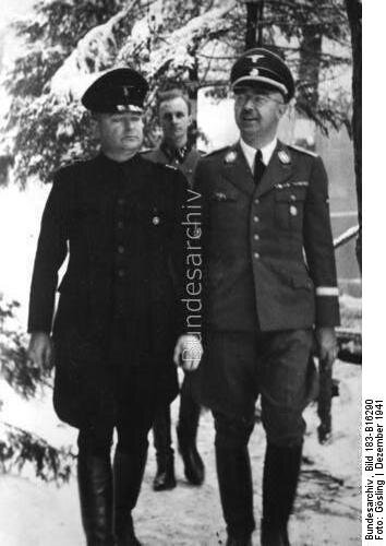 Лидер голландских нацистов Антон Мюссерт и рейхсфюрер Гиммлер
Декабрь 1941