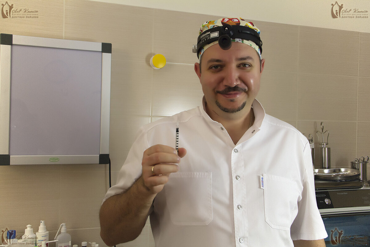 Владимир Зайцев ведет прием в своей клинике