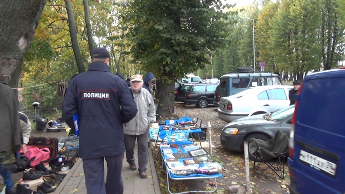 Калининград блошиный рынок у центрального рынка. Центральный рынок полиция. Центральный рынок Калининград. Блошиный рынок Калининград 2023. Блошиный рынок в калининграде