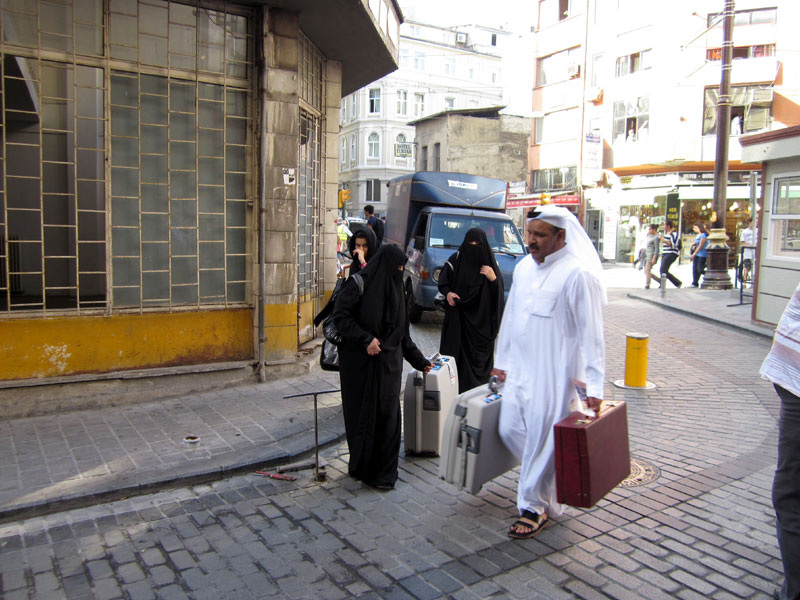 Они считают себя, если уж не центром вселенной, то по крайне мере главными постояльцами отеля!