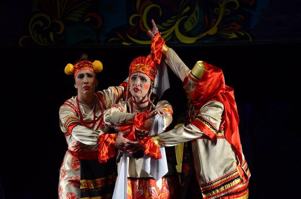 Сцена из спектакля «Малахитовая сказка». Татьяна Дамрина