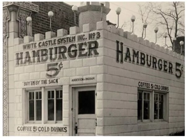 
В 30-х годах в СССР сильно увеличился рост заводов, одна за одной появлялись фабрики и другие предприятия, работягам требовалась вкусная еда с большим количеством калорий, и иметь низкую стоимость.