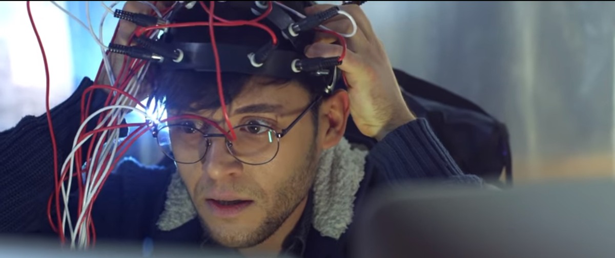 голова светофора мост. приподнятый пешеходный переход. дорожная разметка красная с белым. переходы 2019. переходы 2019.