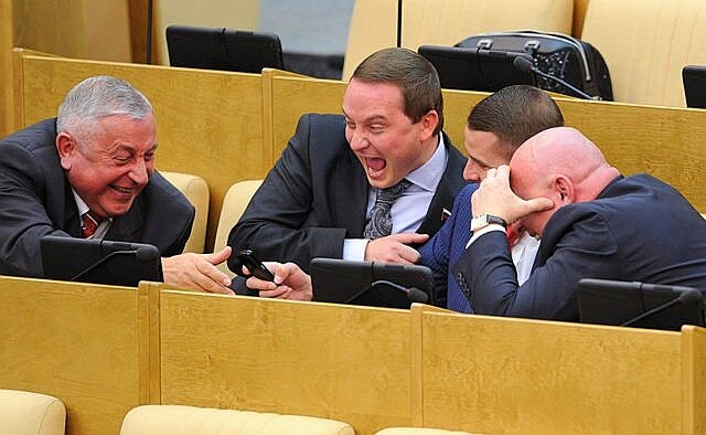 Экономика, Политика 