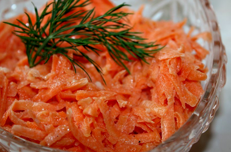 Закуски на зиму из моркови рецепты. Рецепты из моркови вкусные и простые на зиму. Закуска из моркови на зиму. Зверобой салат на зиму.
