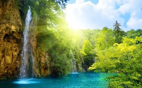 Нужно периодически ездить на море для отдыха, для здоровья и для укрепления семьи.