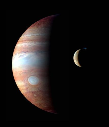 Юпитер и вулкан, одна из его лун