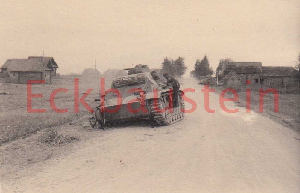 «Бефель» из состава 6.PD, подбитый на шоссе Остров-Порхов 5-7 июля 1941 года.