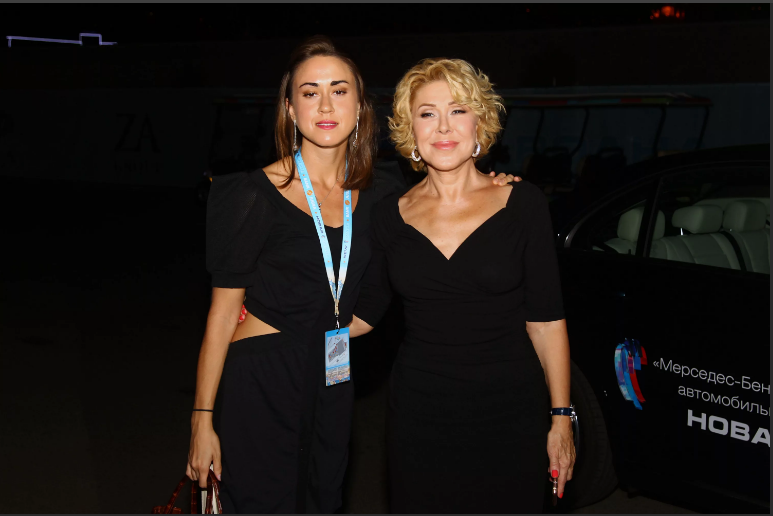 Успеснская с дочерью 