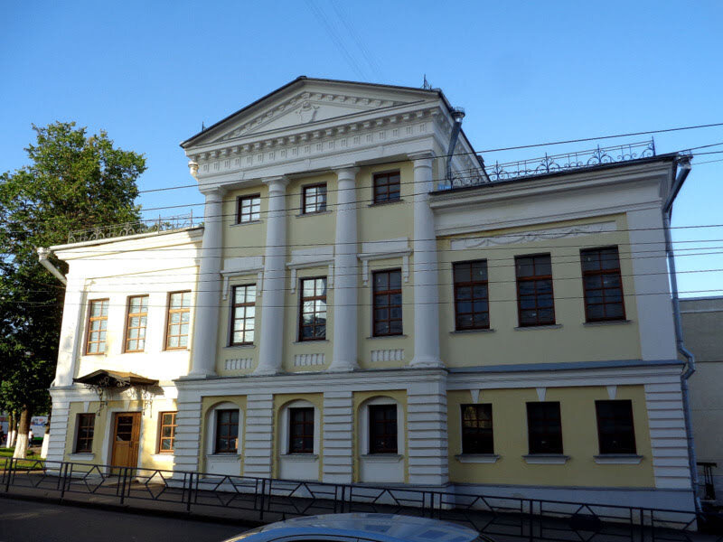 Музей разместился в особняке купца Репина (1815 г).
