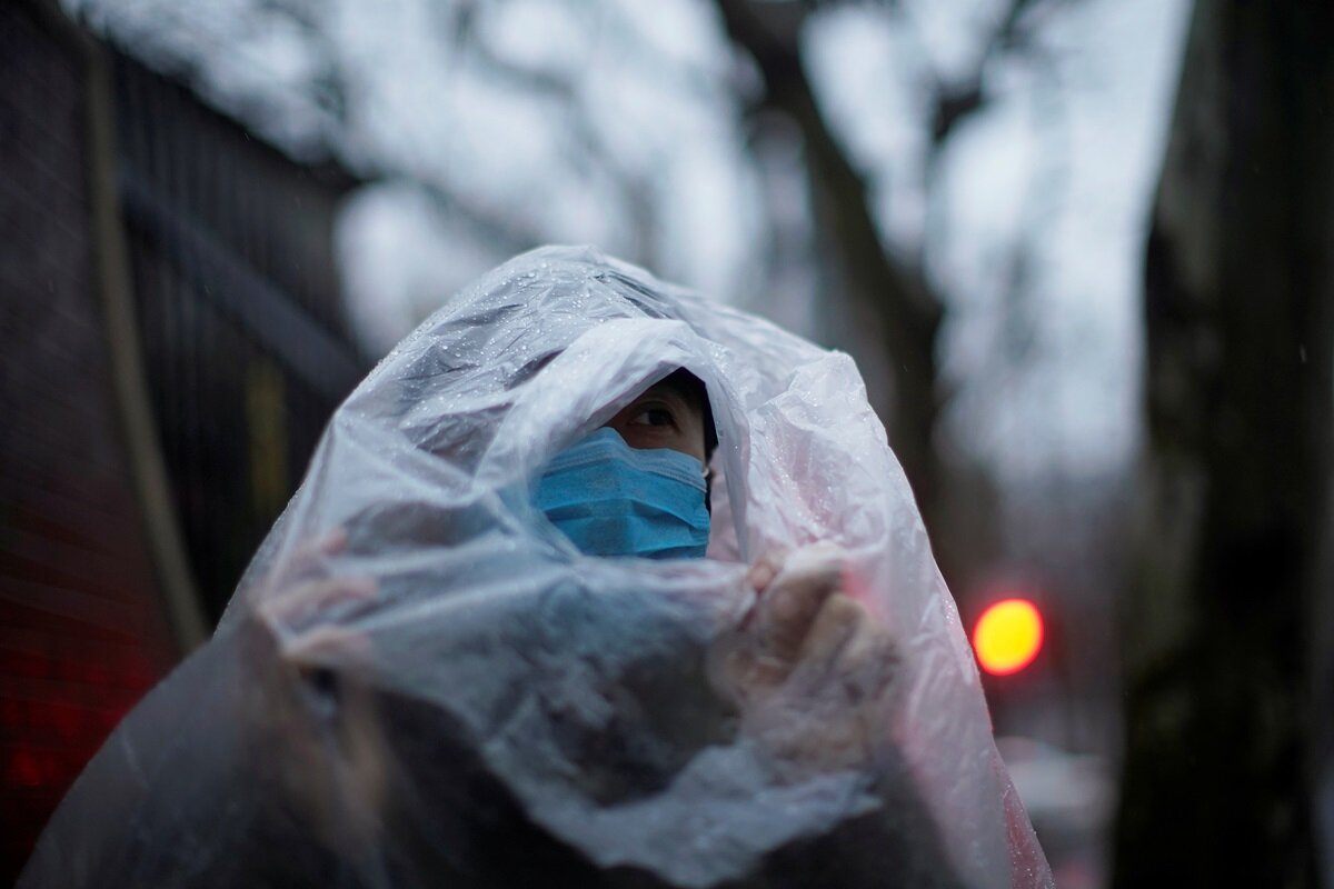 На улице в китайском Ухане — эпицентре распространения коронавируса. REUTERS/Aly Song