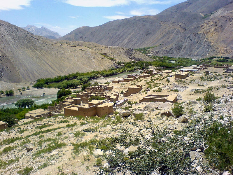 Базарак фарзар. Афганская война панджшерское ущелье. Панджшерское ущелье техника. Мавзолей панджшерского льва. Апп стор кипр.