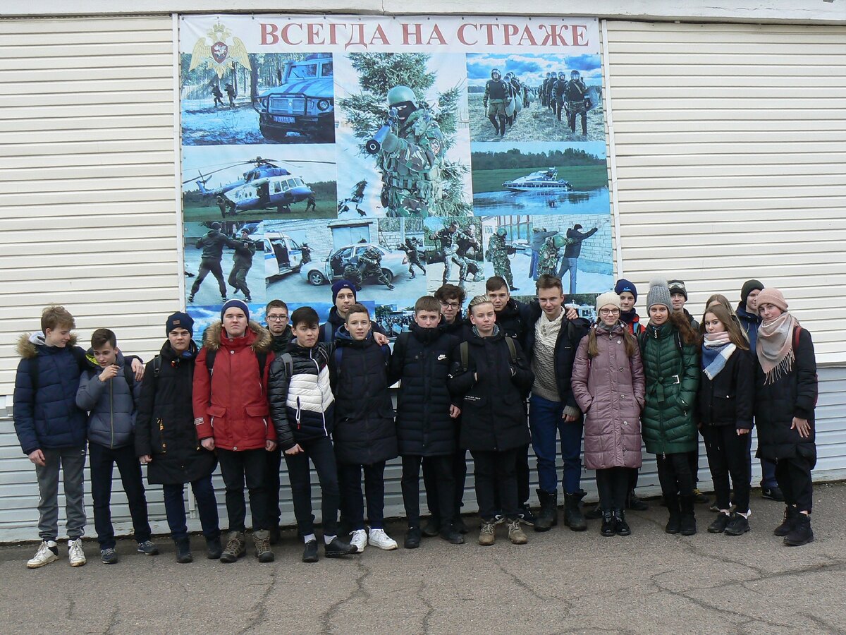 В преддверии празднования Дня Защитника Отечества, в целях военно-патриотического воспитания и физического совершенствования детей и молодежи сотрудники ОМОН Управления Росгвардии по Тверской области провели «Урок мужества» для учащихся 7 - 9 классов средних общеобразовательных школ № 34 и № 53 города Твери. 