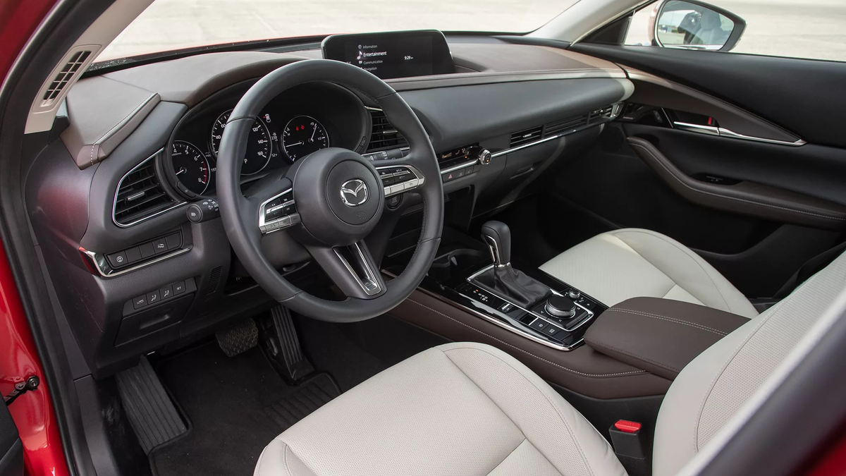  Салон Mazda CX-30 