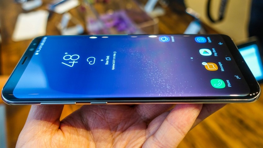 Самсуг разработал новый AMOLED экран для смартфонов