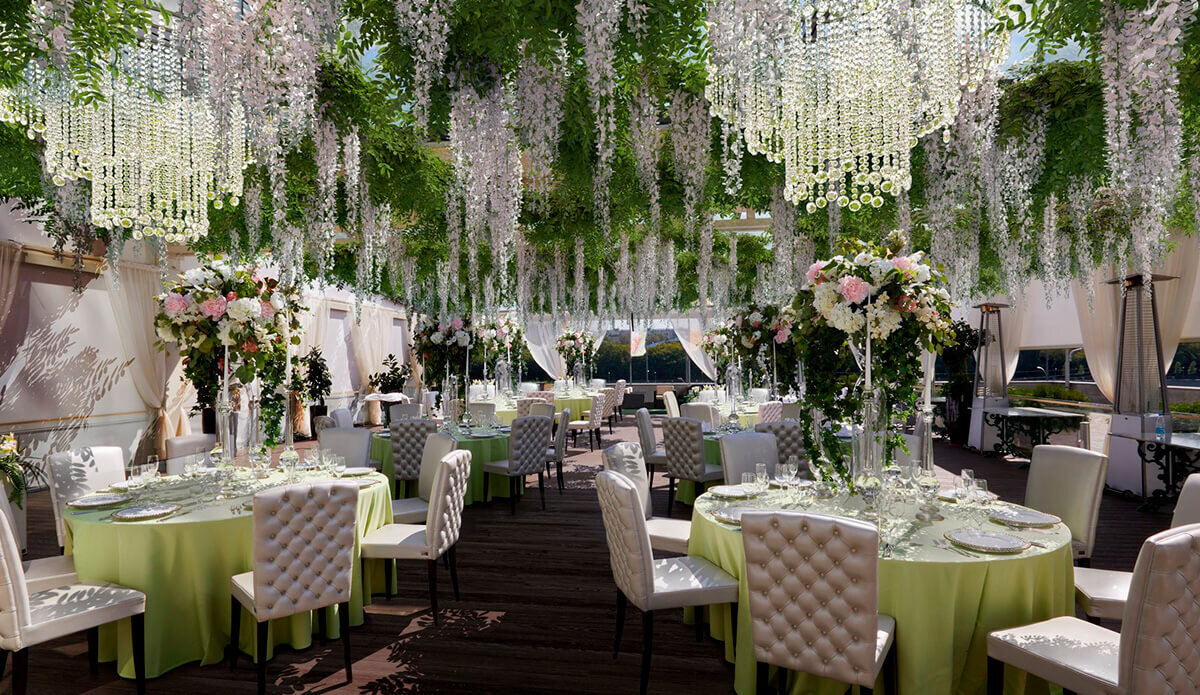 Свадьба в городе, ресторане с открытой верандой