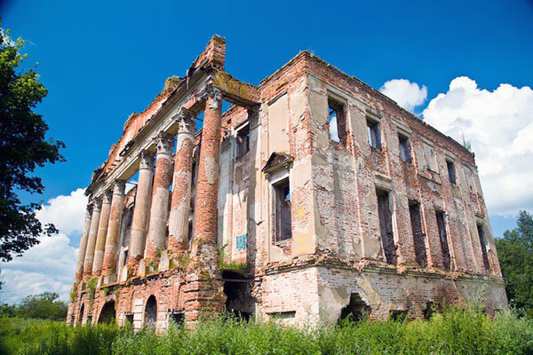 Усадьба Пущино-на-Наре в заброшенном состоянии