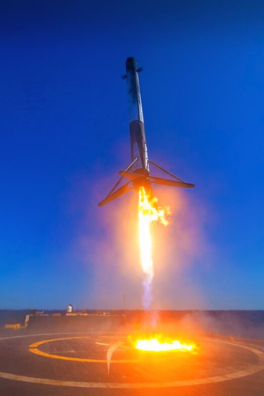 Посадка ступени Falcon 9 на плавучую платформу в рамках миссии CRS-19. Источник фото: сайт, SpaceX.com