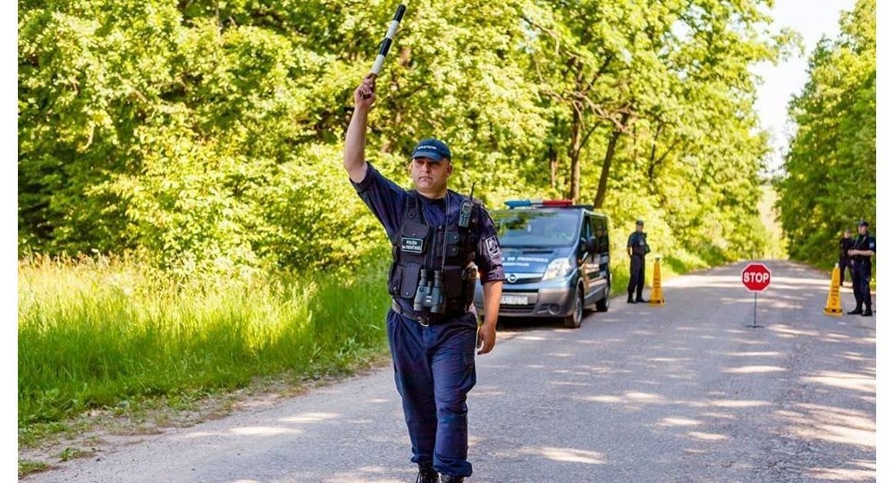 Сотрудникам Пограничной полиции Молдовы вручили памятные знаки за нахождение на службе во время чрезвычайного положения, которое было объявлено властями Молдовы в связи с опасностью распространения короанвируса.