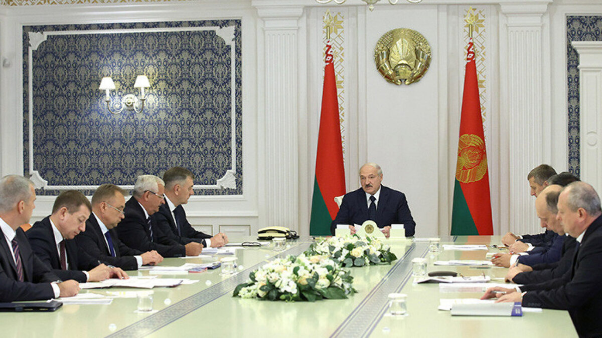 Лукашенко заявил о дипломатической войне