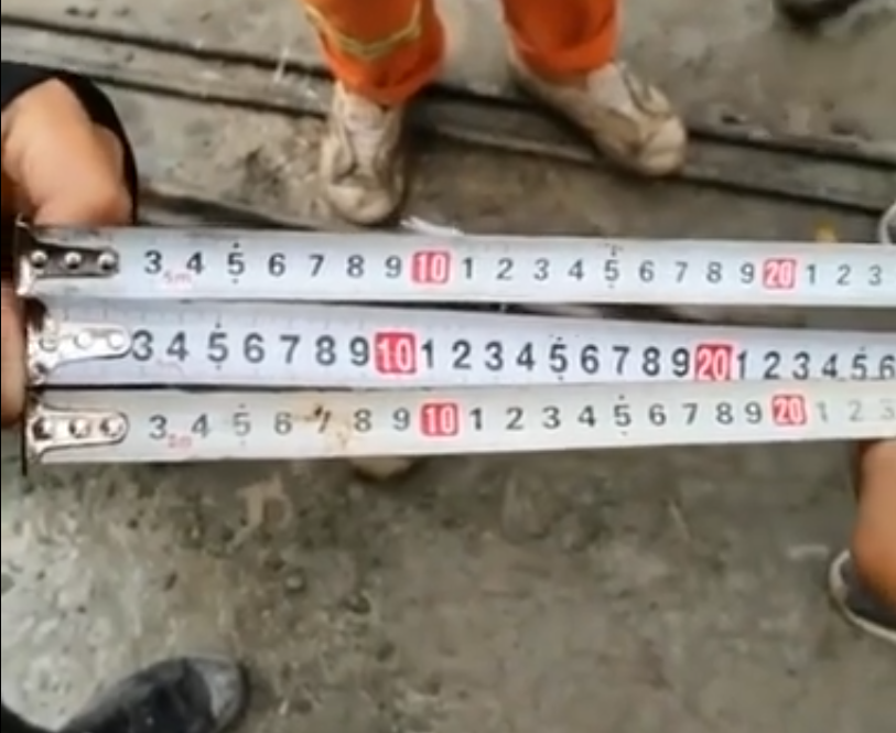 Качество картинки очень плохое, но на нем видно как отличается шкала измерения на всех рулетках