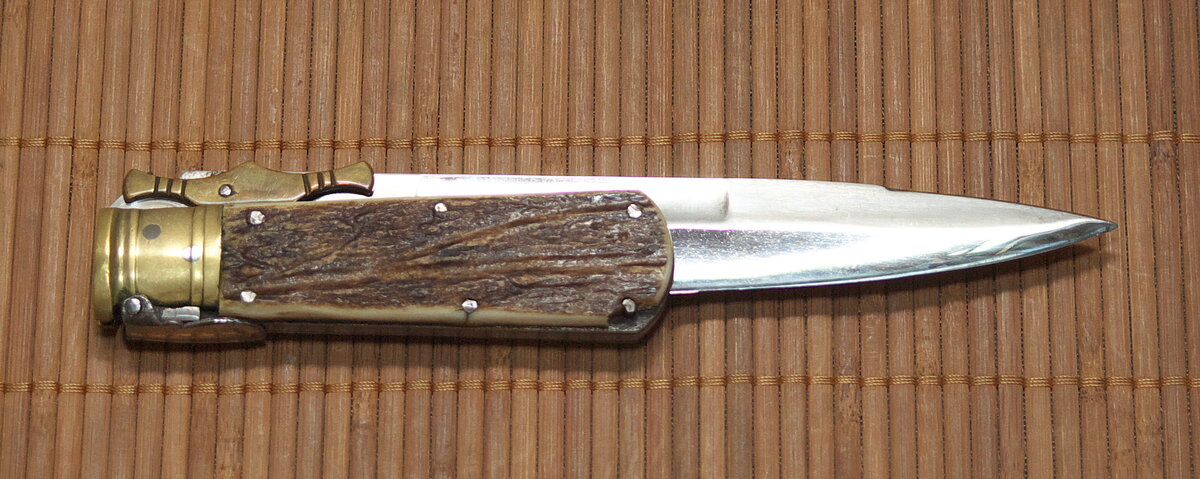 Складной нож традиционно у нас ассоциируется с чем то небольшим и изначально хозяйственным, так было раньше, так остается и сейчас.-13